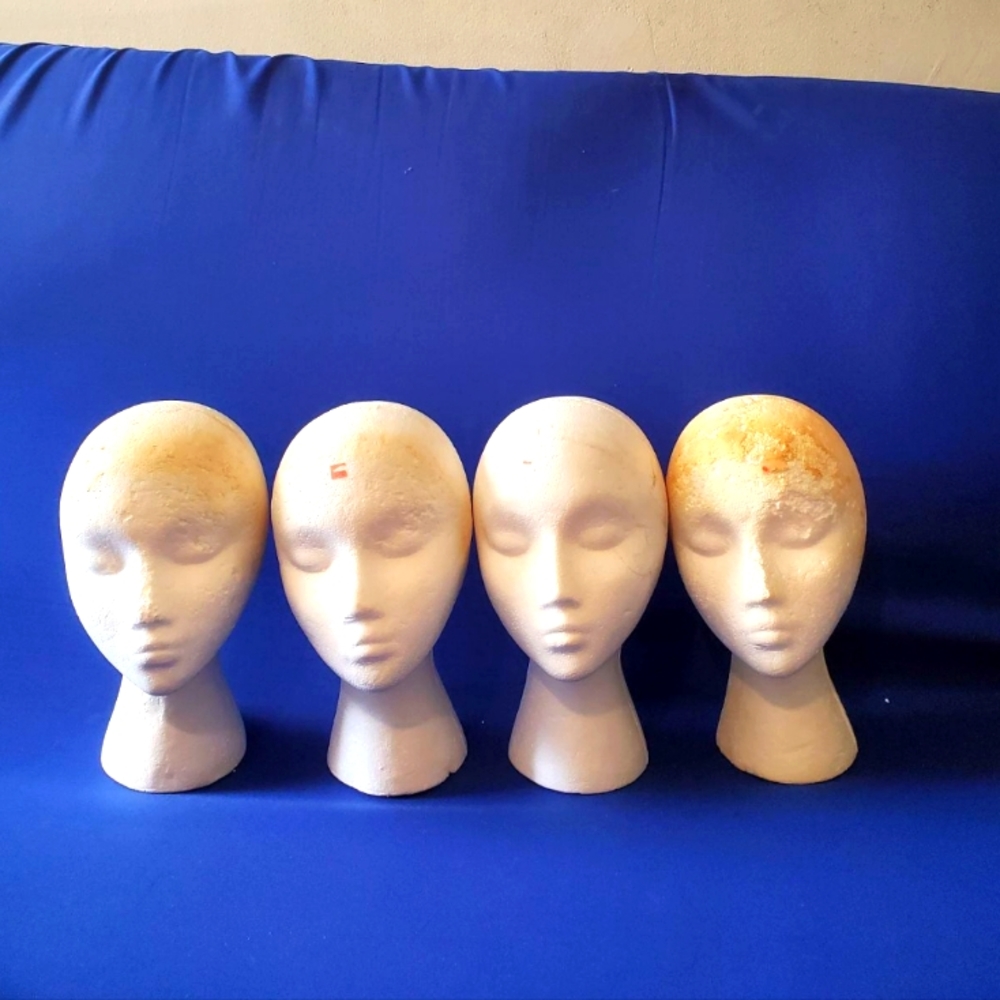 Wig heads (4)